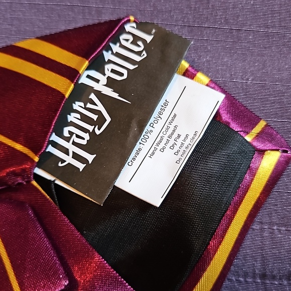 Harry Potter Gryffindor tie - Picture 3 of 3